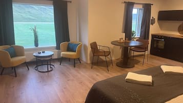 Studio, 1 King Bed, Non Smoking | Living area | Flat-screen TV