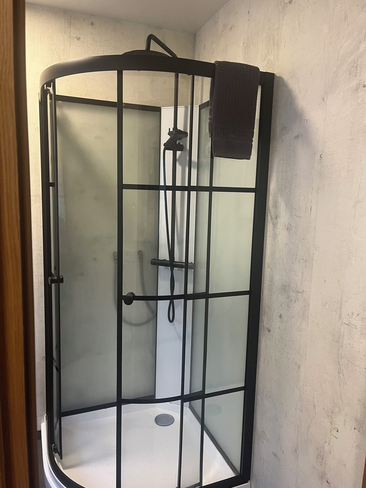 Studio, 1 kingsize bed, niet-roken | Badkamer | Een douche, gratis toiletartikelen, een haardroger, handdoeken