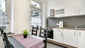 ND Aparthotel NR 4 | Private kitchen | Fridge, microwave, stovetop, coffee/tea maker