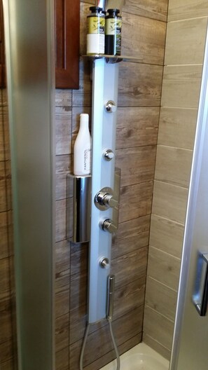 Villa, 3 habitaciones, vista al mar (Orizon) | Baño | Amenidades de baño de diseñador, secadora de cabello, bidet, toallas 
