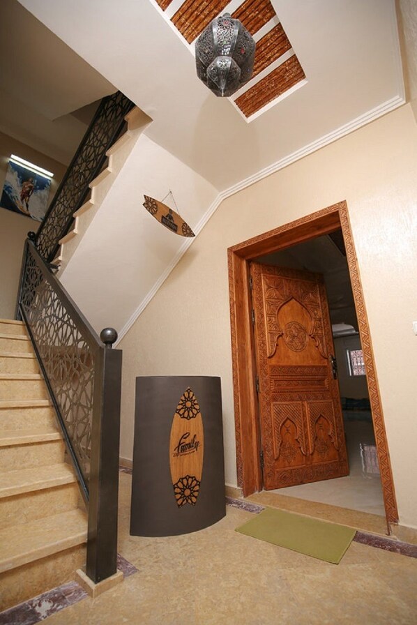 Interior entrance - Family Surf Camp - Hostel (Aourir)