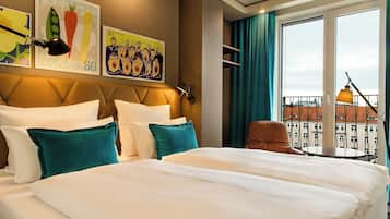 Egyptian cotton sheets, in-room safe, desk, blackout drapes