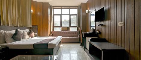 19 bedrooms, premium bedding, in-room safe, desk