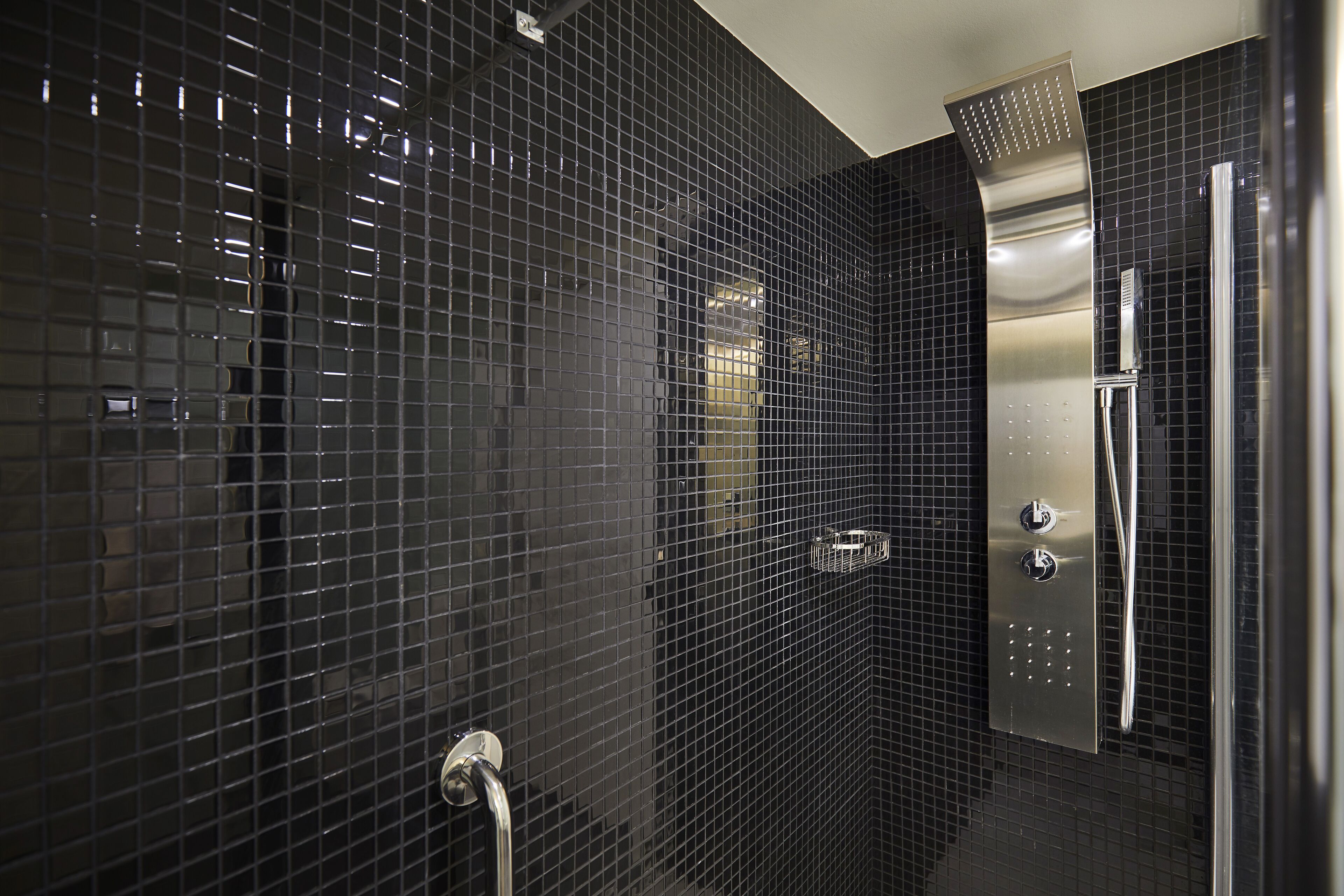 superior room | bathroom | shower, eco-friendly toiletries, hair dryer, towels