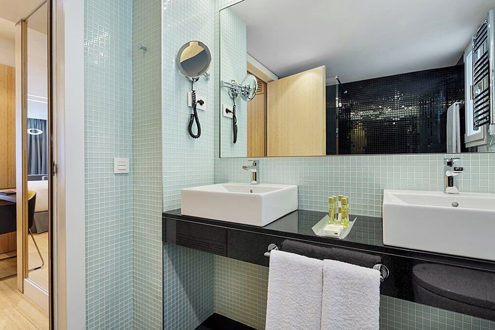 basic room | minibar, in-room safe, desk, blackout curtains