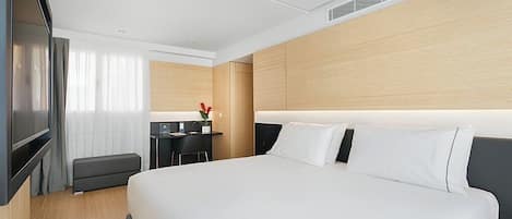 Premium-Zimmer | Minibar, Zimmersafe, Schreibtisch, Verdunkelungsvorhänge