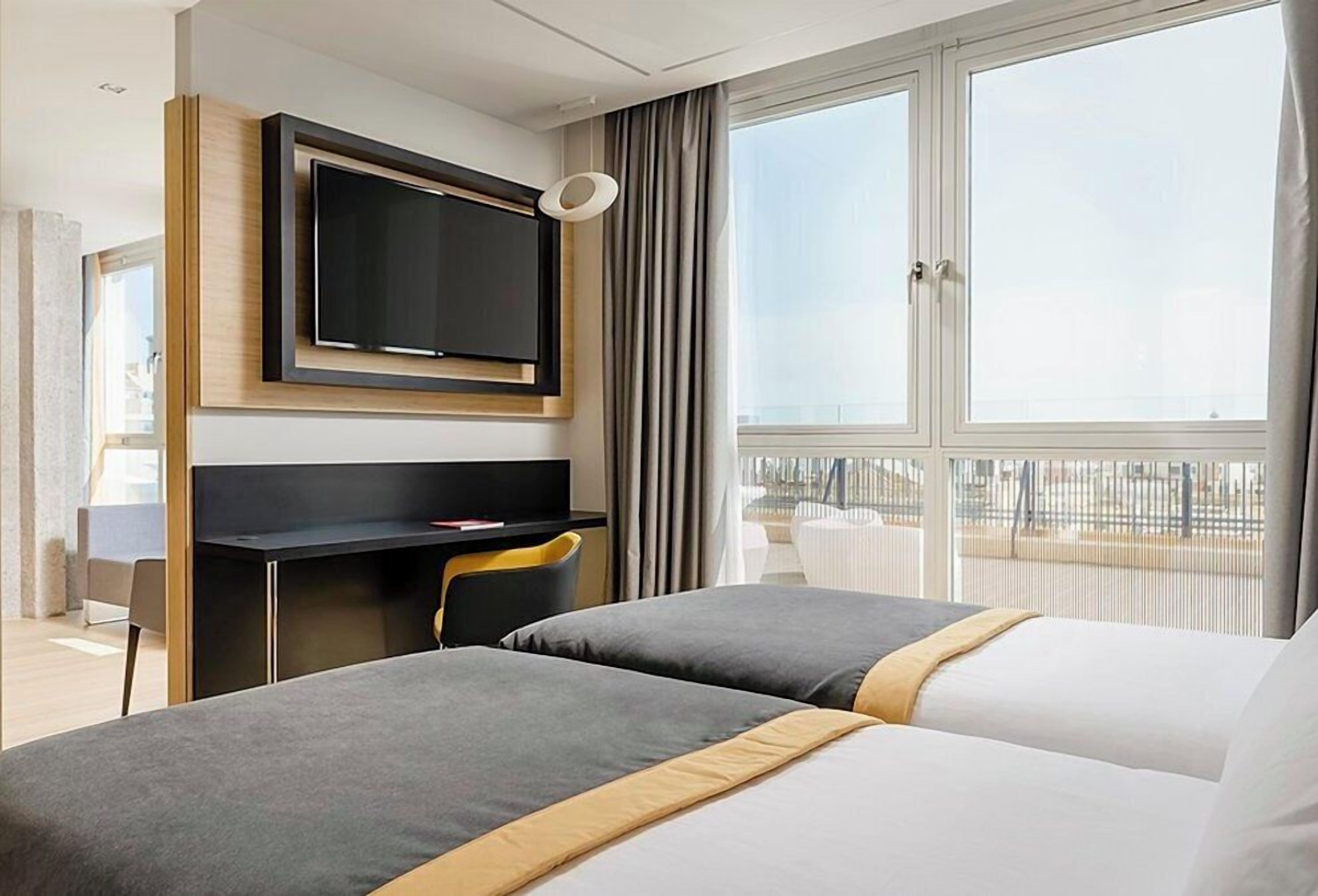 minibar, in-room safe, desk, blackout curtains