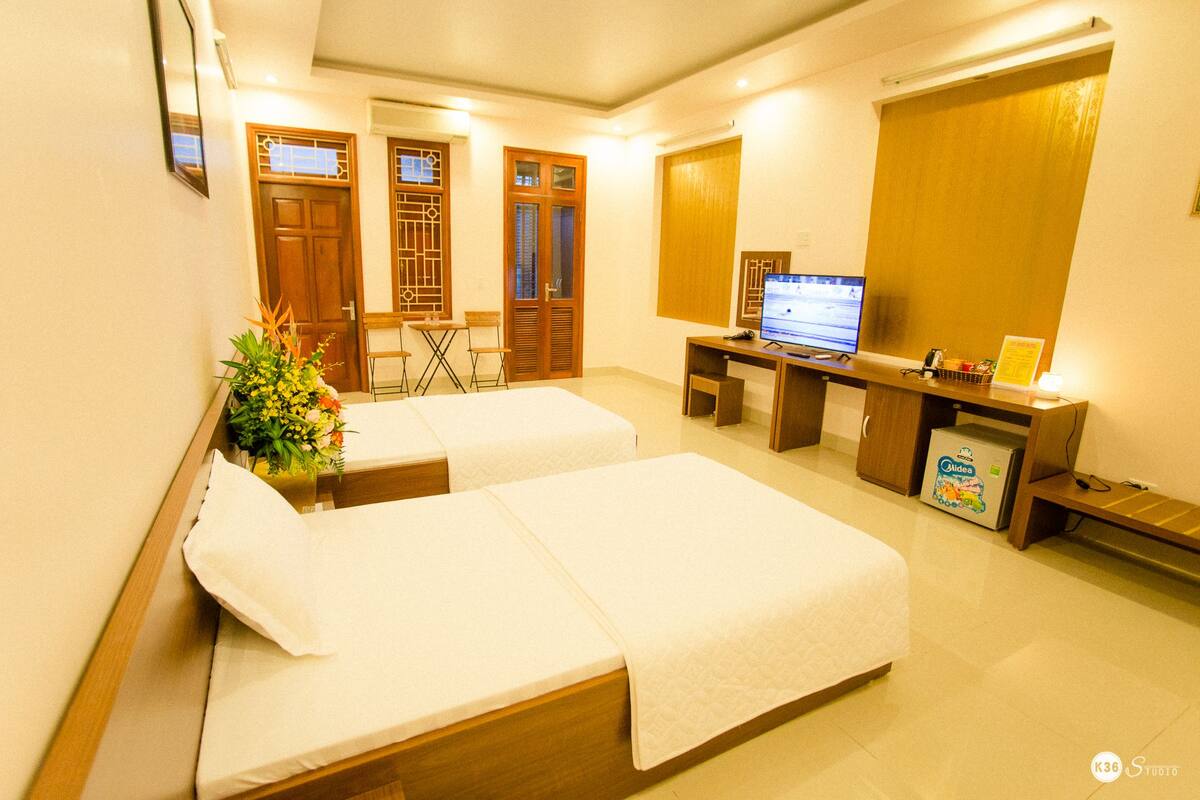 Double Room | Minibar, desk, WiFi (free)