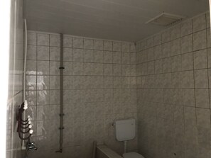 Standard Triple Room, Smoking | Bathroom | Separate tub and shower, deep soaking tub, towels