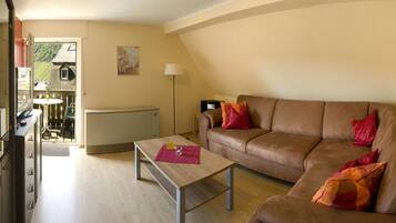 Apartment, 2 Bedrooms, Balcony (Burgunder) | Living area | Flat-screen TV