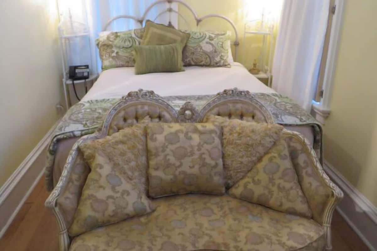 Foster Suite | 1 habitación, decoración personalizada y muebles diferentes