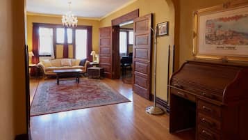 LaSalle Apartment | 1 Schlafzimmer, individuell dekoriert, individuell eingerichtet