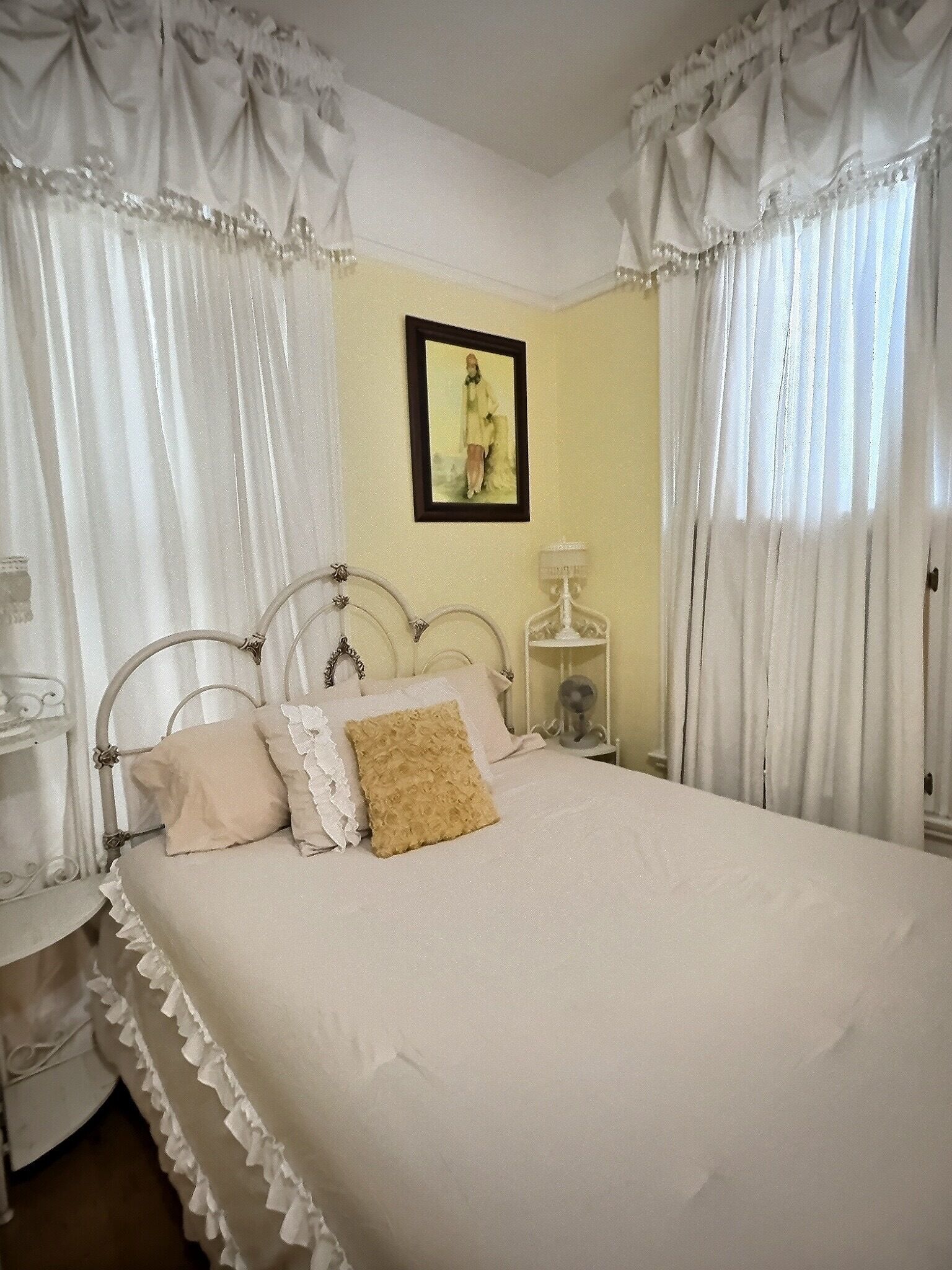Foster Suite | Individually decorated, individually furnished, free WiFi, bed sheets