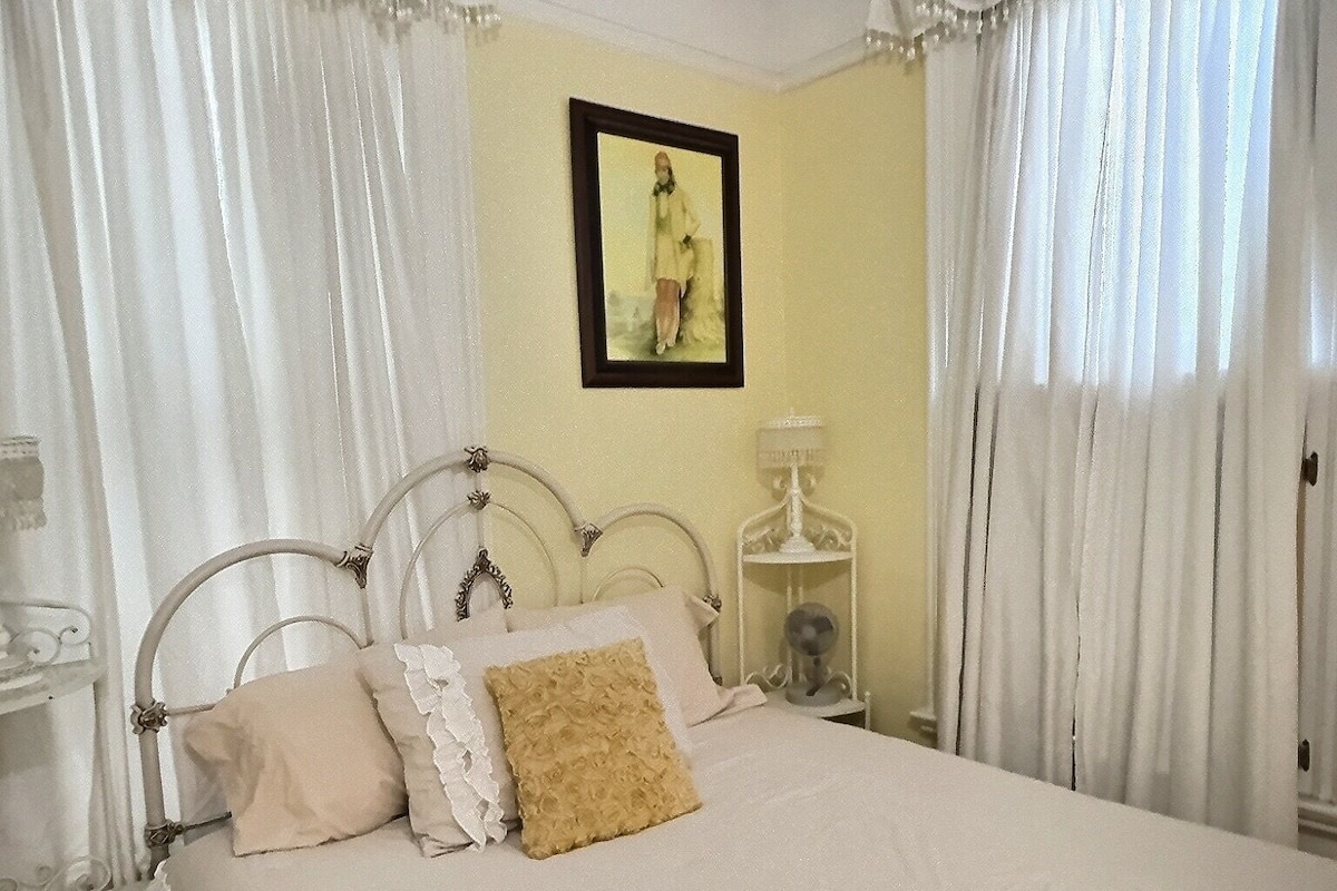 1 habitación, decoración personalizada y muebles diferentes