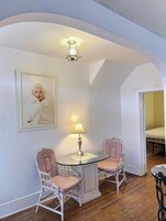 Hollywood Suite | Decoración individual, mobiliario individual, wifi gratis y ropa de cama