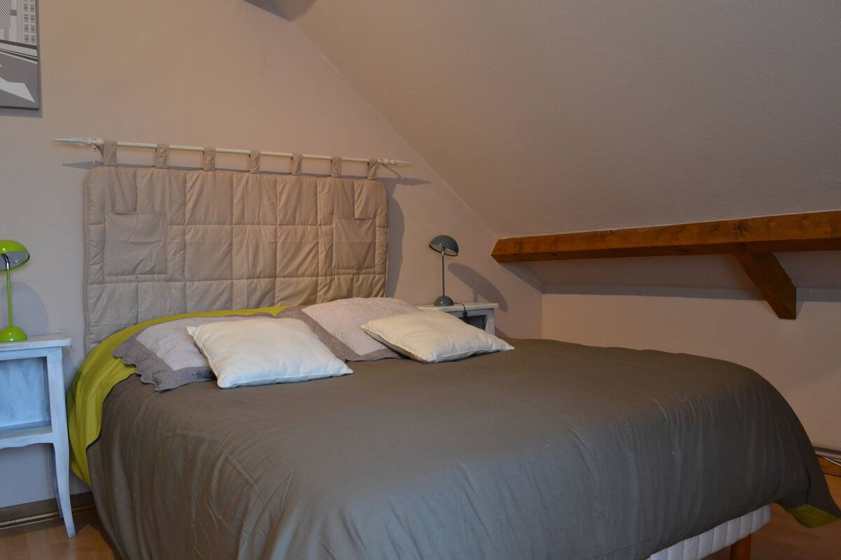 Chambre Double Classique, non-fumeurs, vue ville | Bureau, fer et planche à repasser, lits bébé (gratuits)
