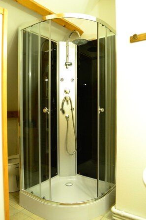 Ducha del cuarto de baño
