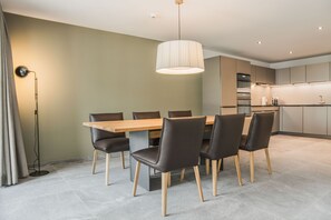Apartment | In-room dining - Apartment JungfrauCenter Roteflue (Interlaken)