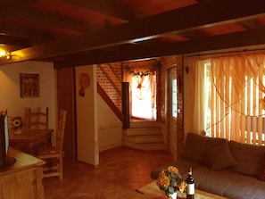 Family Townhome, Pool Access, Garden Area | 1 bedroom, individually decorated, free cribs/infant beds, free WiFi - Ferienhaus Hagenwinkel (Quedlinburg)