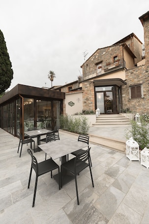 Front of property. Hotel le Macine