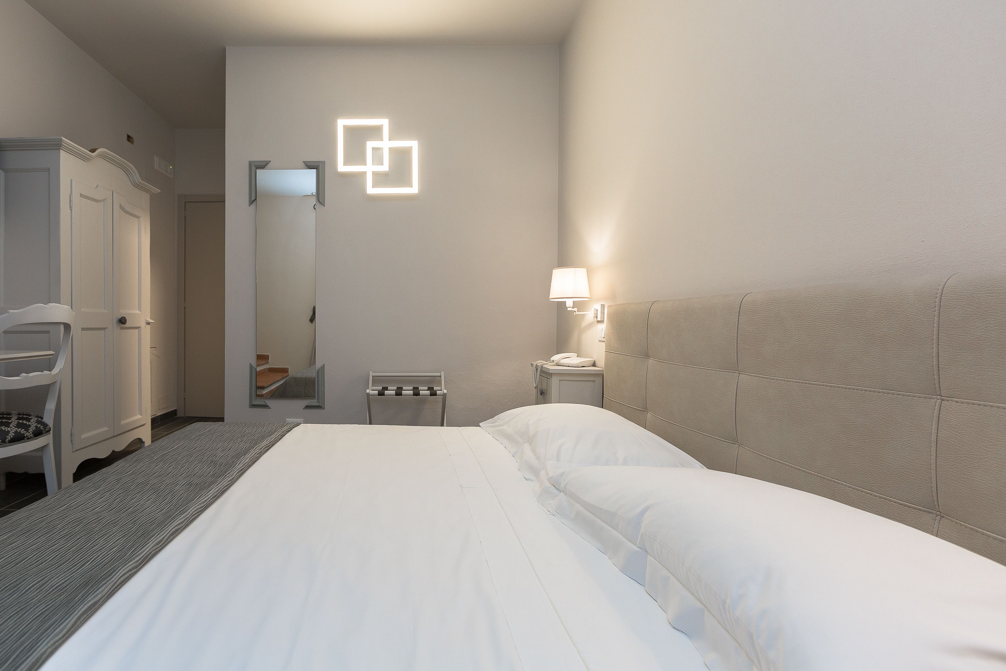 classic double room | minibar, in-room safe, desk, soundproofing