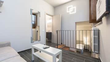 Family Room | Minibar, in-room safe, desk, soundproofing