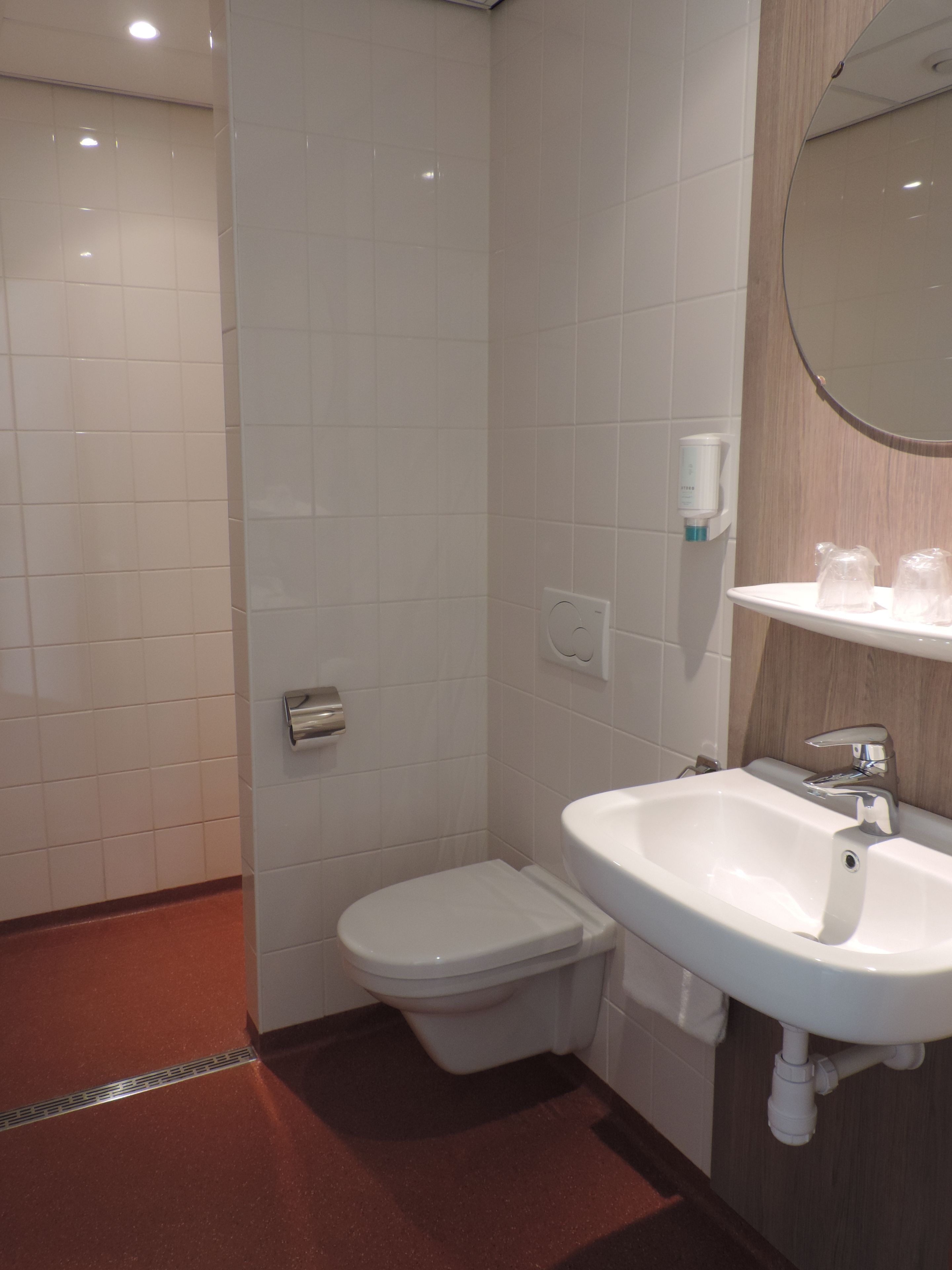 comfort double room | bathroom | shower, free toiletries, towels