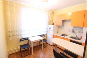 Apartment | Essbereich im Zimmer