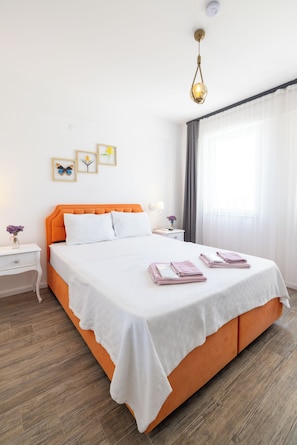 Standard-Doppelzimmer | Bügeleisen/Bügelbrett, kostenlose Babybetten, kostenloses WLAN