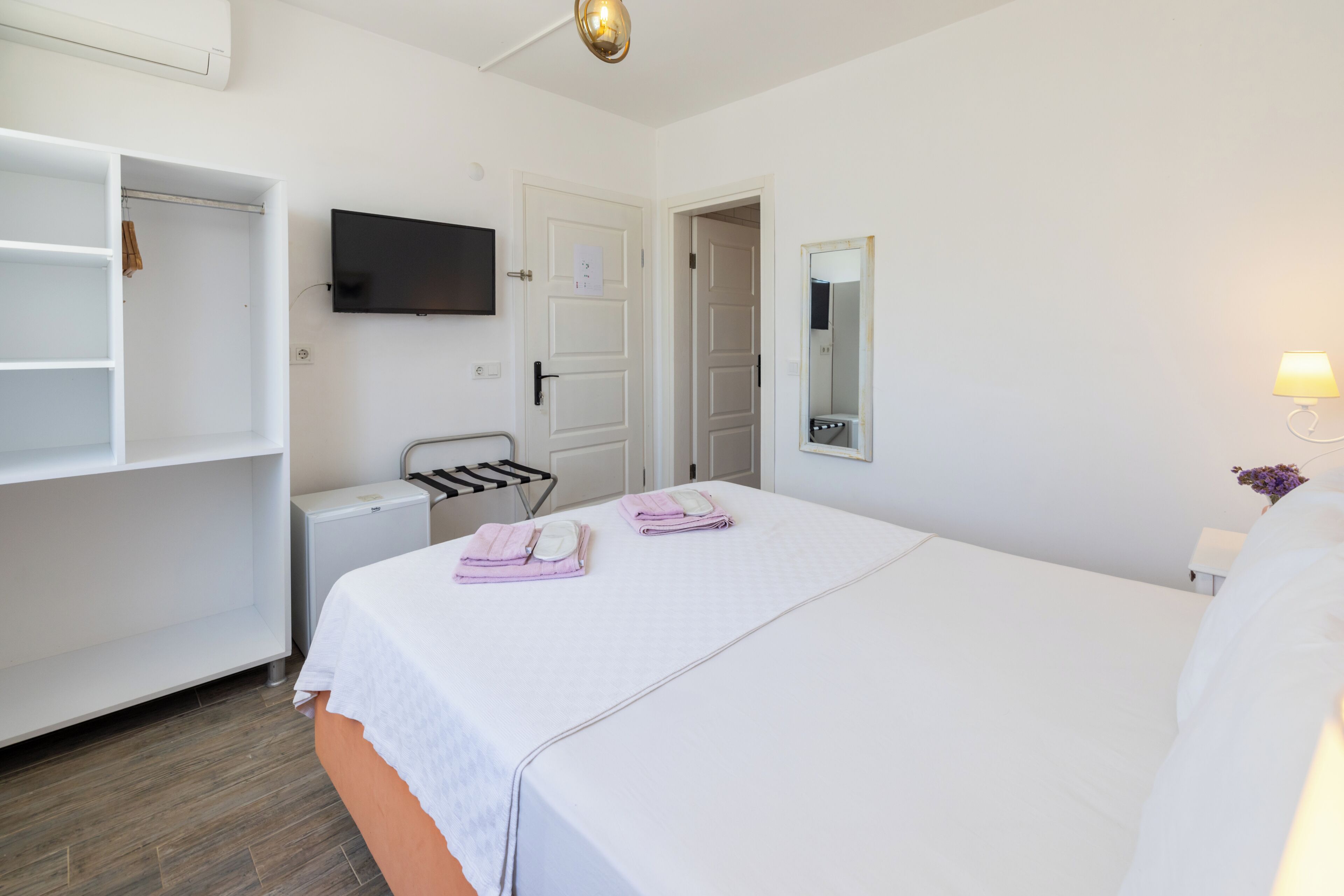 standard double room | 1 bedroom, iron/ironing board, free cots/infant beds, free wifi