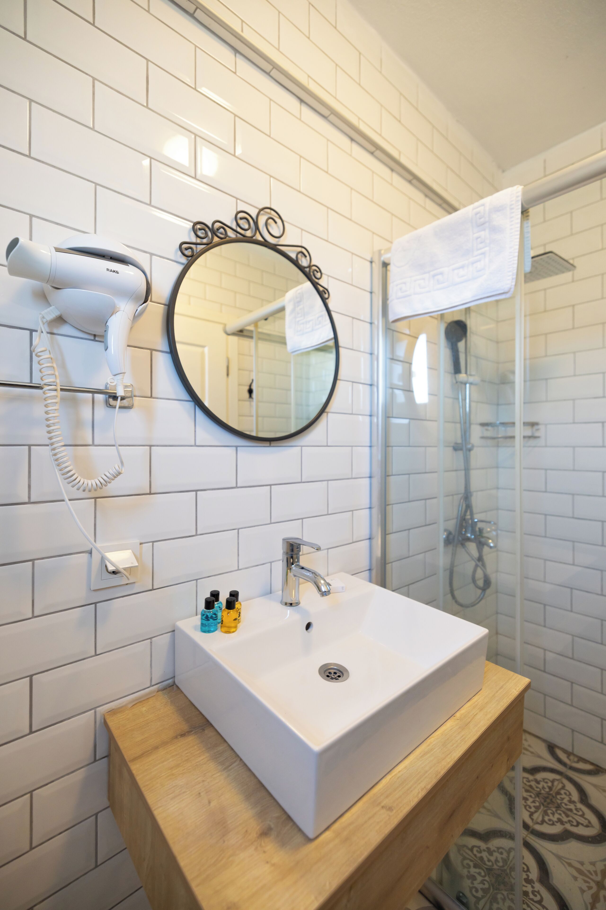 standard double room | bathroom | shower, free toiletries, hair dryer, slippers