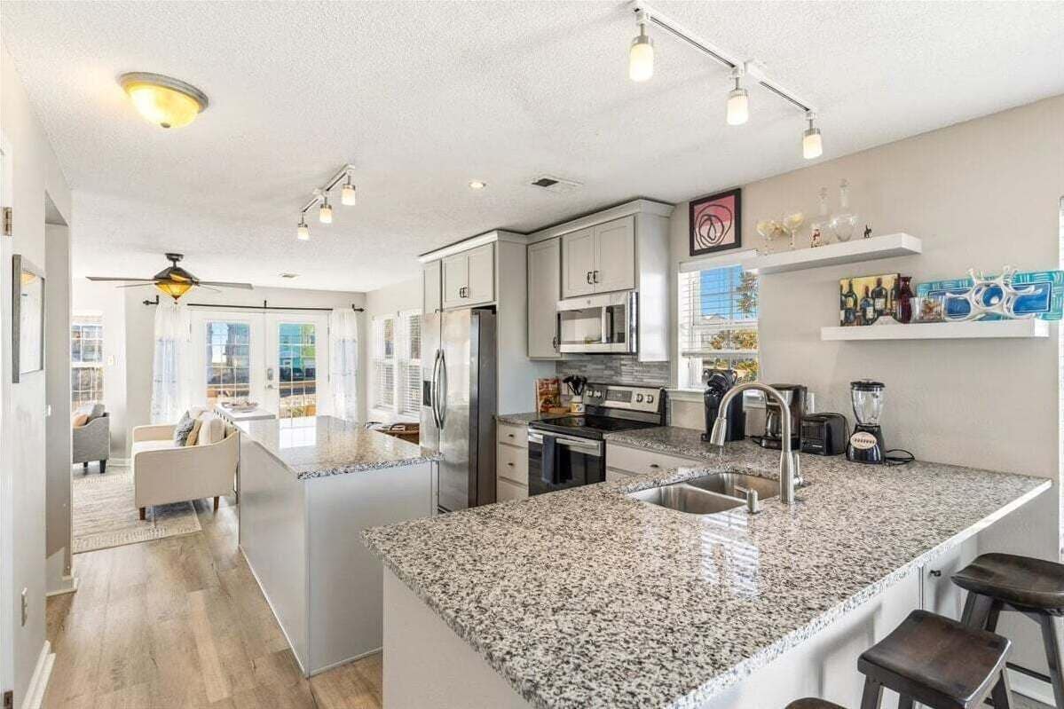 Townhome, 2 Bedrooms | Private kitchen | Fridge, oven, coffee/tea maker, toaster