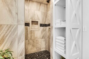 Townhome, 3 Bedrooms | Bathroom shower