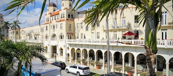 Palm Beach Petite Retreat 1 Block to Beach! New  bed!! Palm Beach Hotel