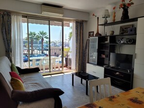 Fernseher, Stereoanlage