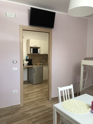 Basic Quadruple Room, Private Bathroom (exterior) | Desk, iron/ironing board, cribs/infant beds, rollaway beds - B&B Arco dolce Arco (Benevento)