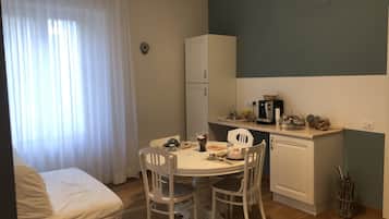 Deluxe Apartment, City View | Private kitchenette | Fridge, microwave, stovetop, cookware/dishes/utensils