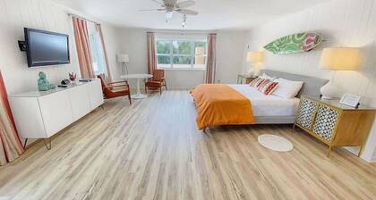 Off the Gulf of Mexico, steps from beach, 2 bikes