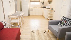 Family Cabin, 1 King Bed with Sofa bed, Non Smoking | Private kitchenette | Espresso maker, fridge, microwave, electric kettle - Ovdat Zimer (Hof HaCarmel)