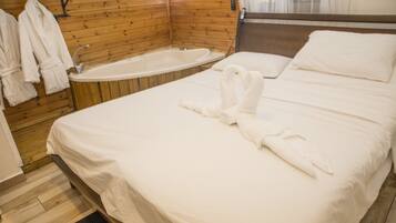 Family Cabin, Multiple Beds, Non Smoking | Free WiFi, bed sheets