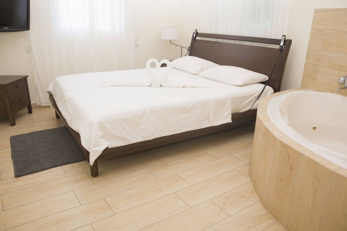 Cabaña familiar, 1 cama de matrimonio grande con sofá cama, no fumadores | Wifi gratis y ropa de cama