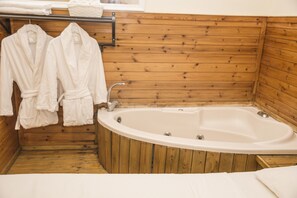 Familien-Ferienhütte, Mehrere Betten, Nichtraucher | Komfortbadewanne