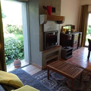 TV, table tennis - A haven of freshness in Aix. Villa-Apartment 10 minutes from the historic center (Aix-En-Provence)