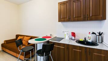 Apartment | Verdunkelungsvorhänge, Bügeleisen/Bügelbrett, Zustellbetten