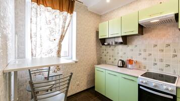 Standard-Apartment | Eigene Küche | Kühlschrank, Mikrowelle, Wasserkocher, Kochgeschirr/Geschirr/Besteck