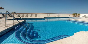 حمام سباحة