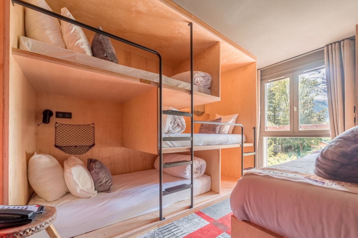 Premium bedding, in-room safe, blackout curtains, free WiFi