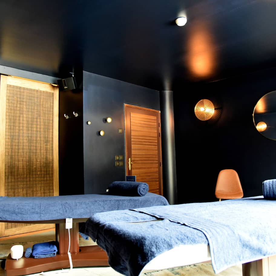 Couples treatment rooms, sauna, hot tub, steam room, body treatments