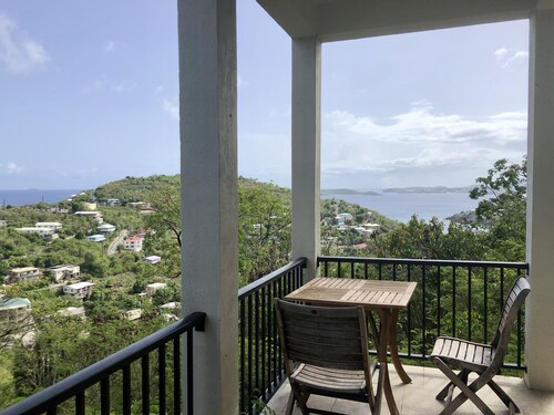 Bright Ocean View Studio - AC, Wi-Fi, generator 1 mile to Cruz Bay
