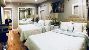 A hotel room with two beds, a dining table, and a mirror. - 4BR 2Baths WOLLASTON BEACH.15min to Boston2 (Quincy)